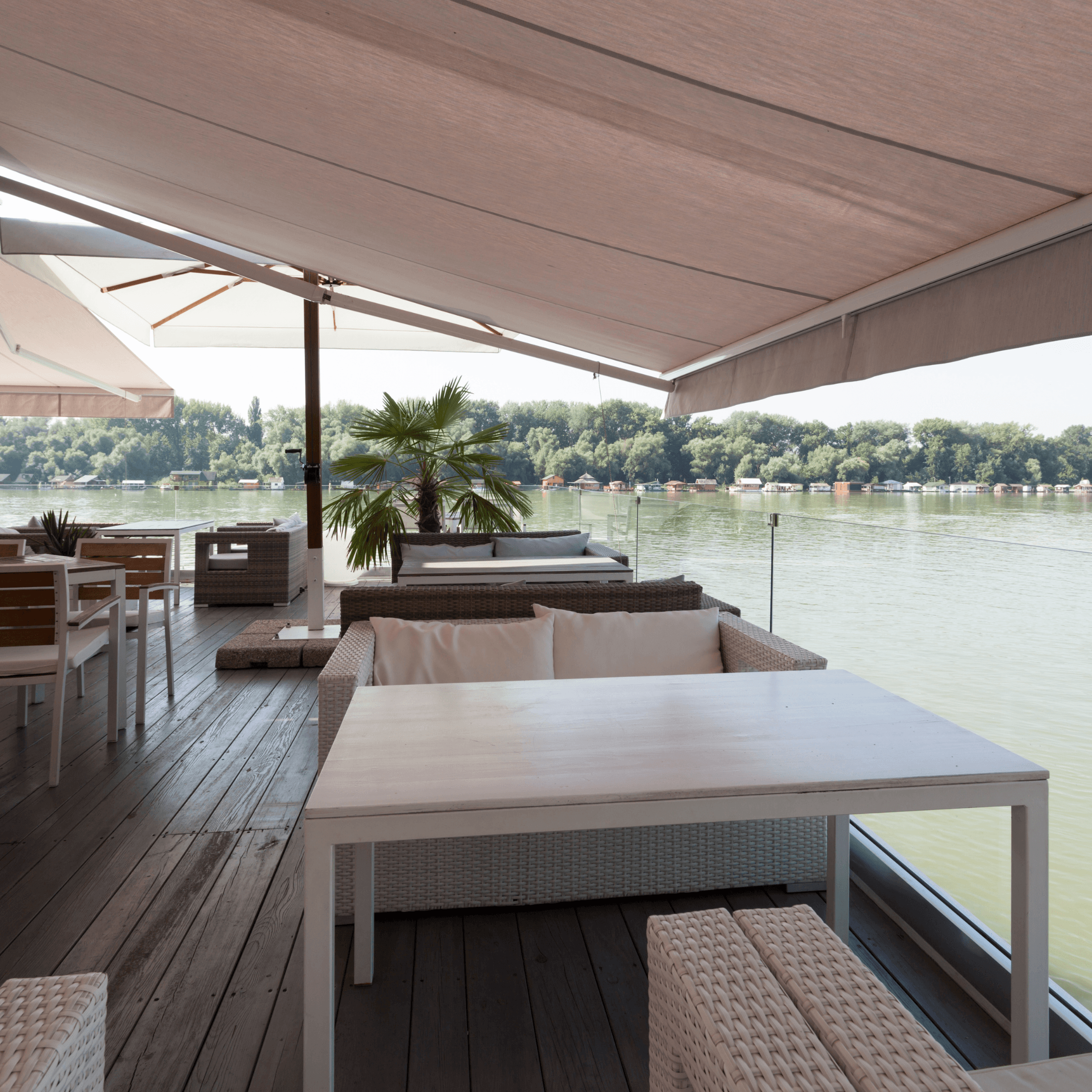 Tende per terrazzi bordo lago